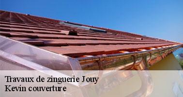 Les travaux d'installation des fenêtres de toit à Jouy